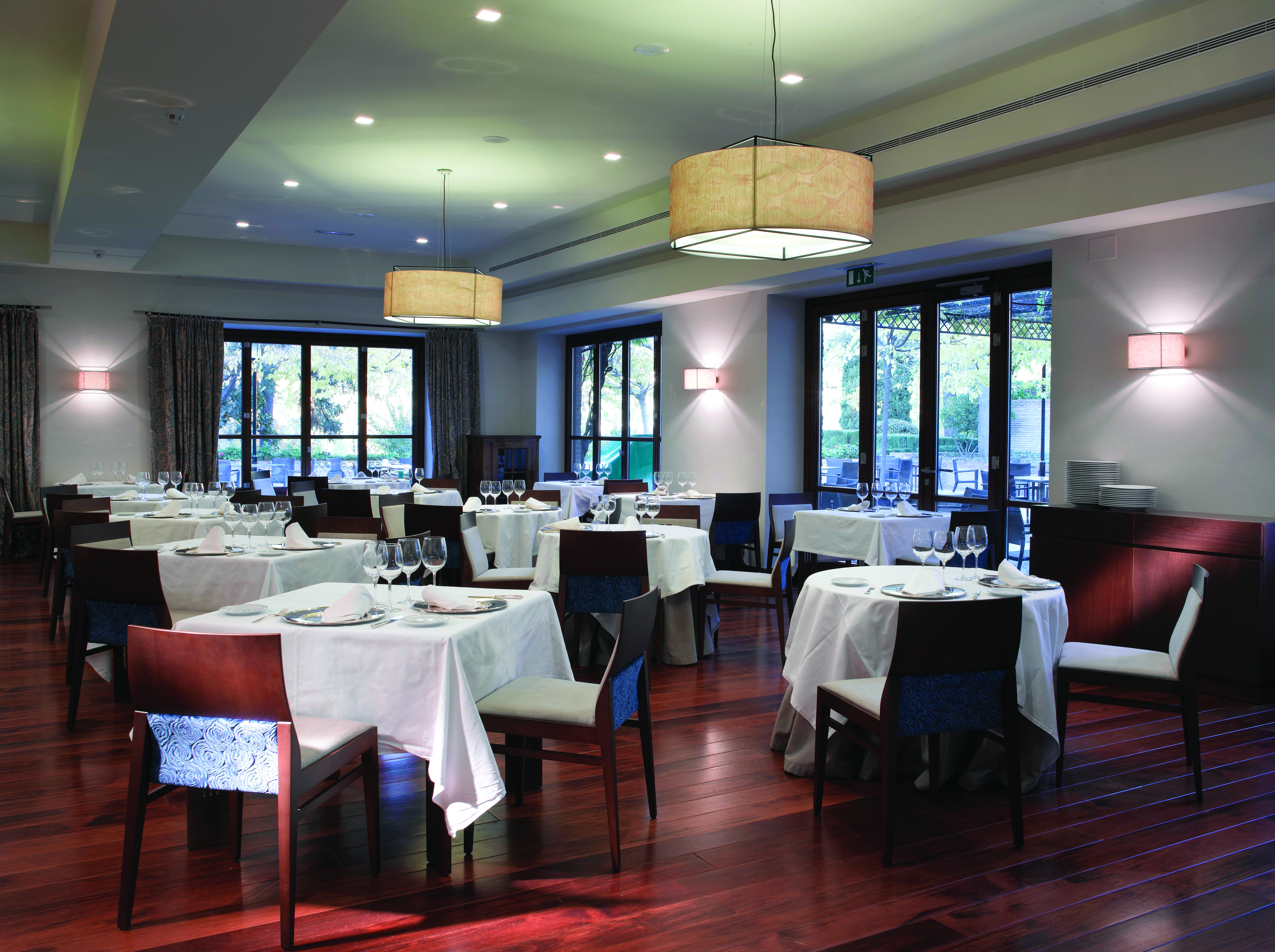 Parador de Granada restaurant indoor dining modern décor