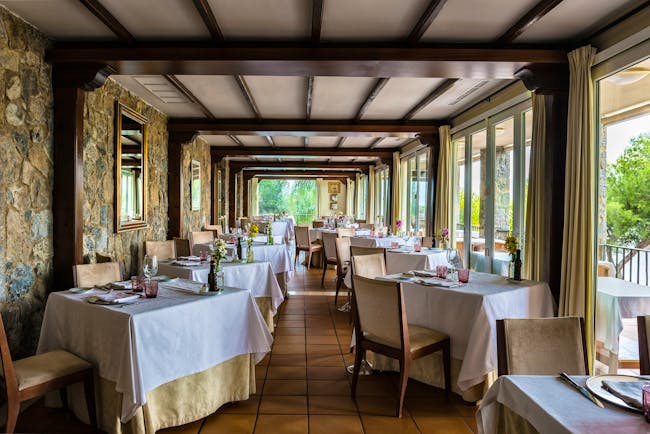 Parador de Malaga Gibralfaro restaurant, dining tables, chairs, traditional decor