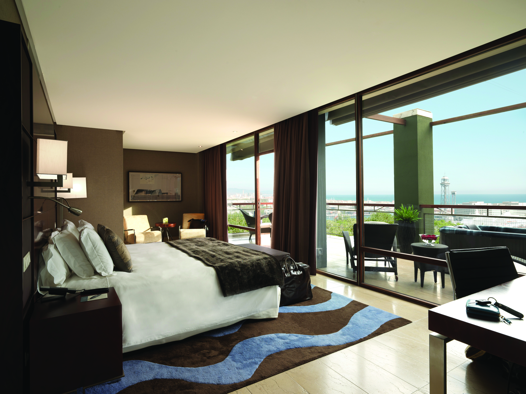 Hotel Miramar Barcelona deluxe room bed desk chairs modern décor
