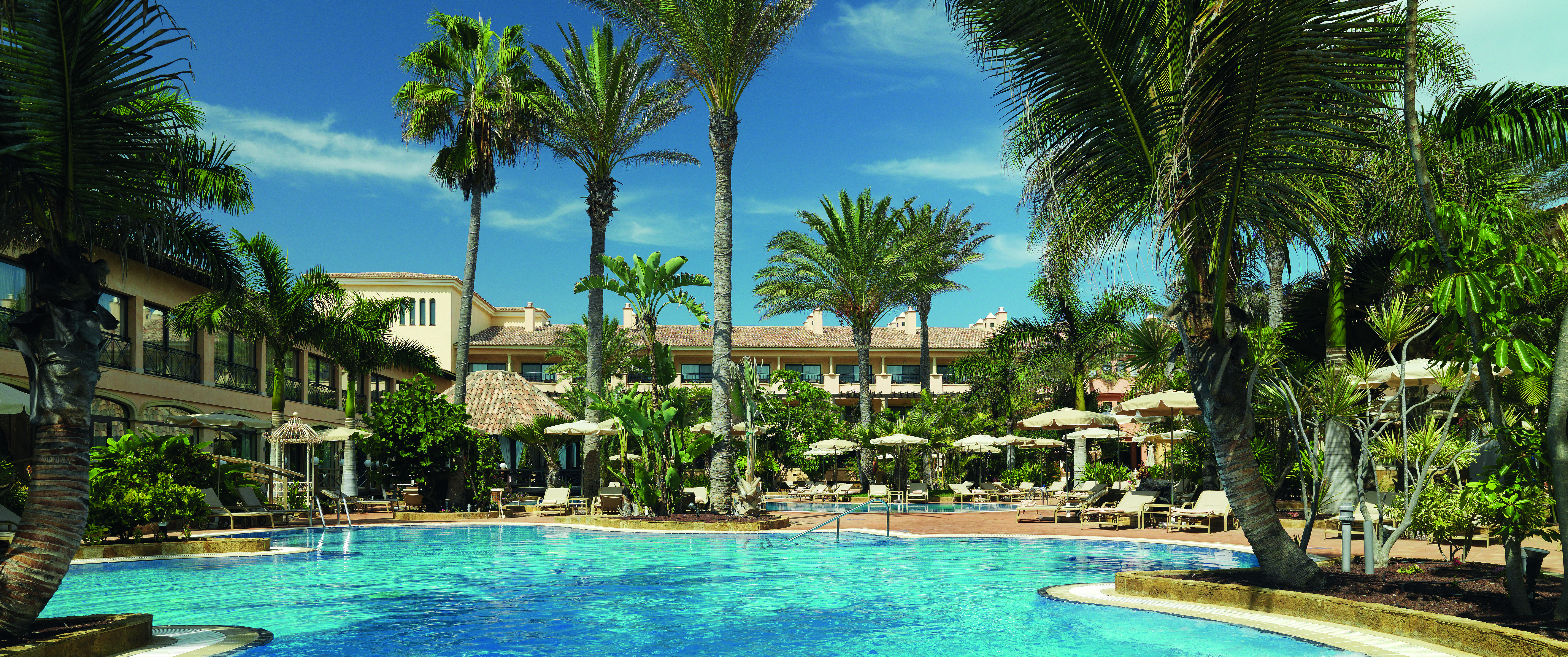 Gran Hotel Atlantis Bahia Fuerteventura pool sun loungers umbrellas palm trees