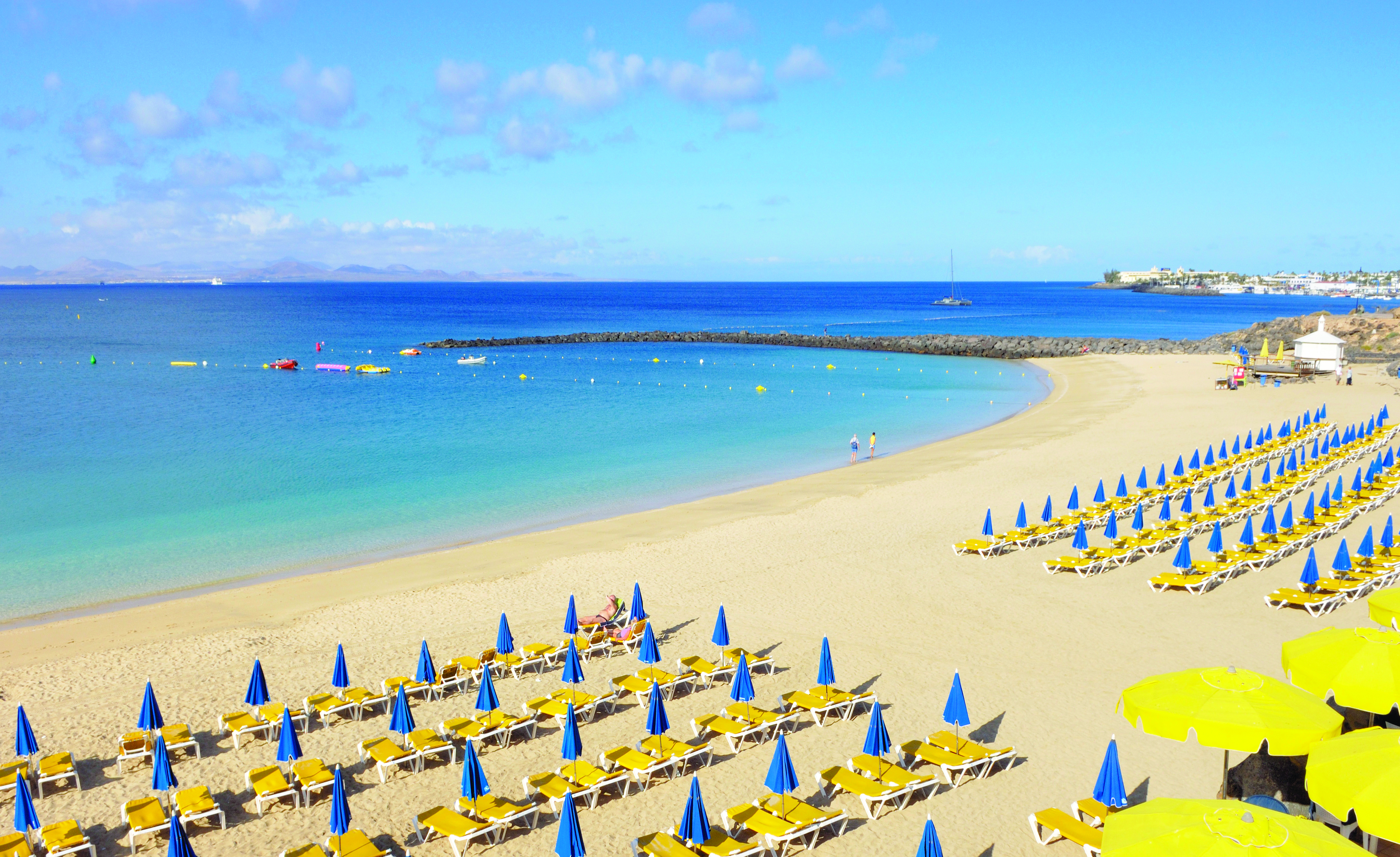 Princesa Yaiza beach, golden sand, blue sea, sun loungers, umbrellas