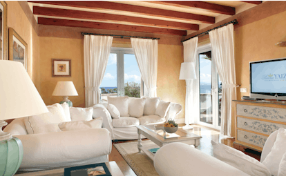 Princesa Yaiza royal suite living room, white sofas, fresh decor, exposed beams, balconies with sea view