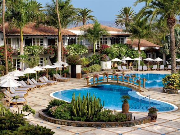 Seaside Grand Hotel Residencia Canary Islands pool sun loungers palm trees