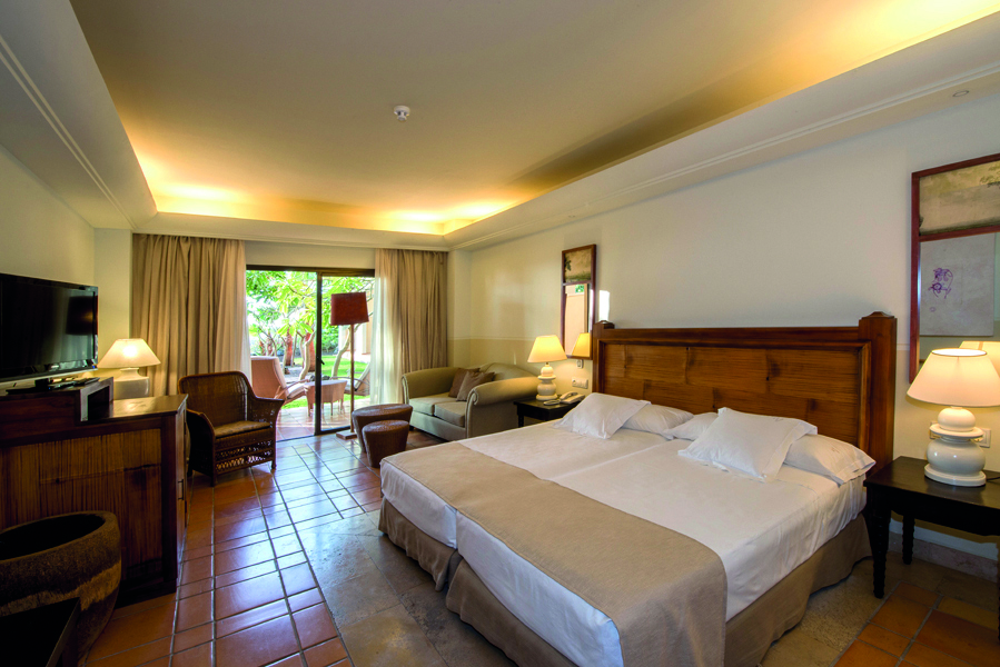La Plantacion del Sur Tenerife double room bed lounge area terrace modern décor