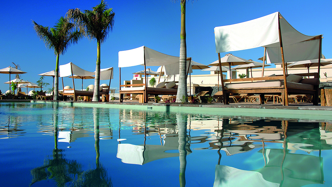 La Plantacion del Sur Tenerife pool canopied sun beds palm trees