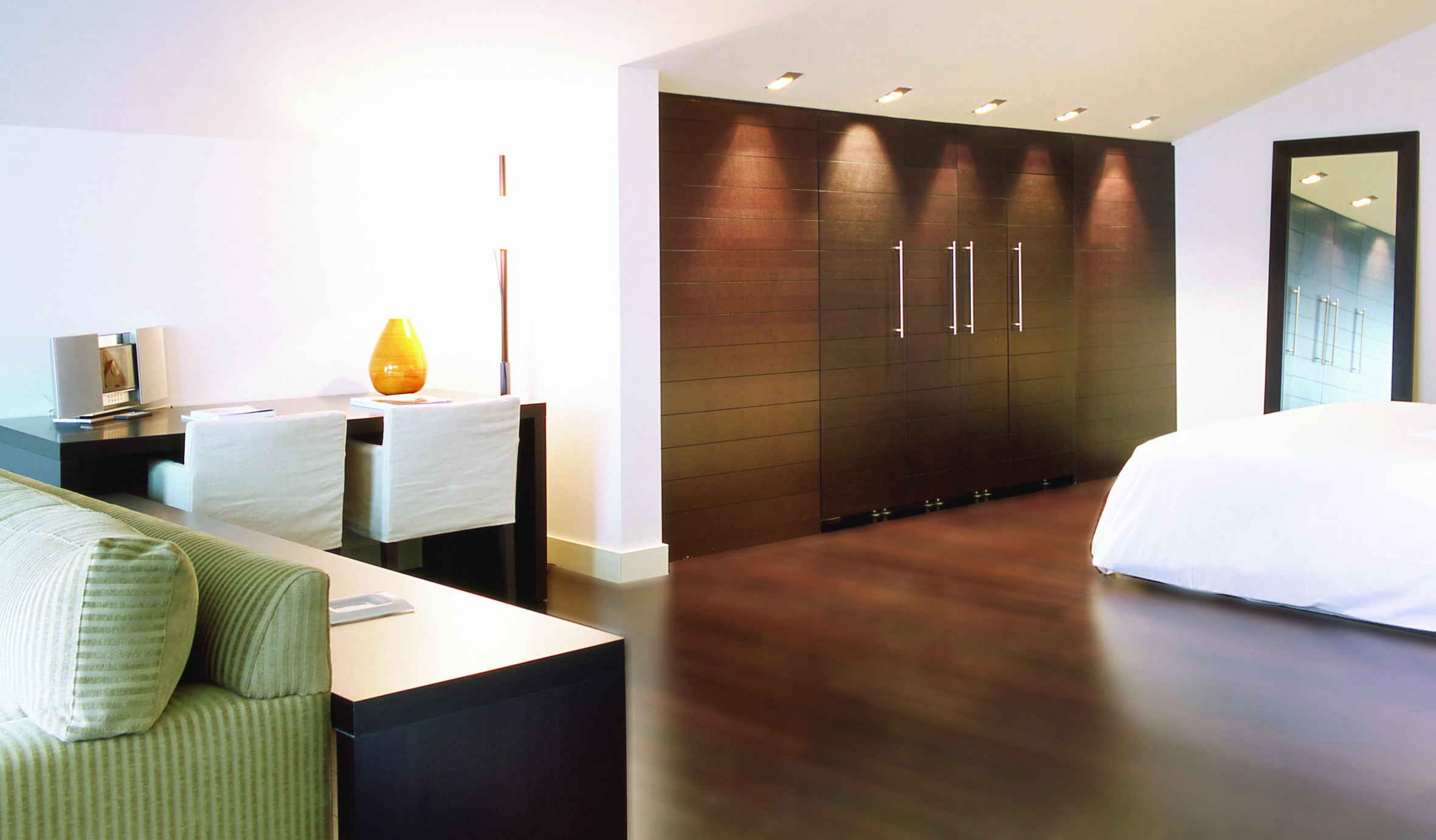 Hospes Palau de la Mar Valencia suite large wardrobe bed sofa modern décor 