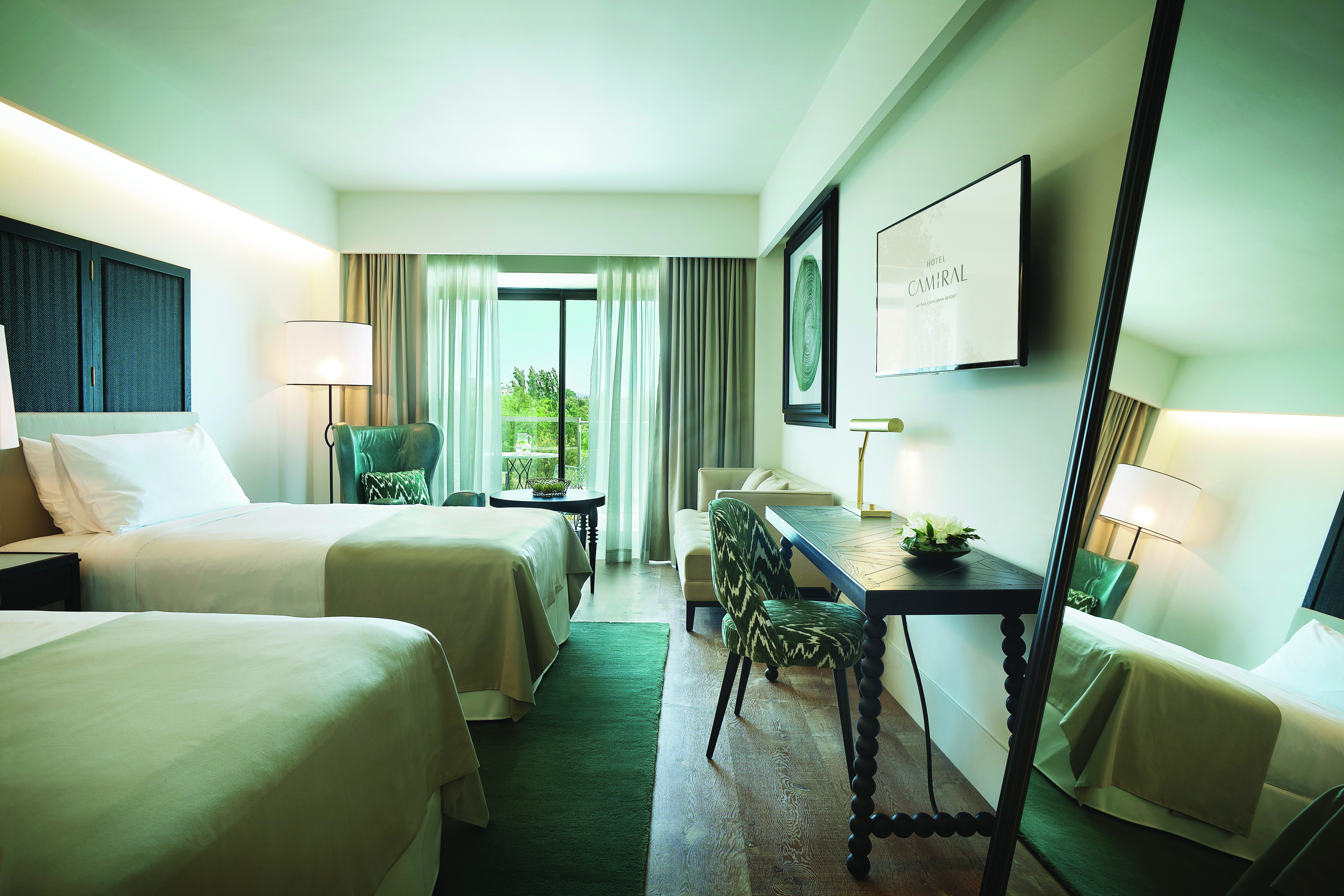 Hotel Camiral superior twin room, two beds, access to private balcony, elegant modern decor
