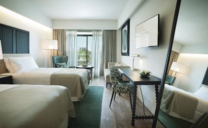 Hotel Camiral superior twin room, two beds, access to private balcony, elegant modern decor