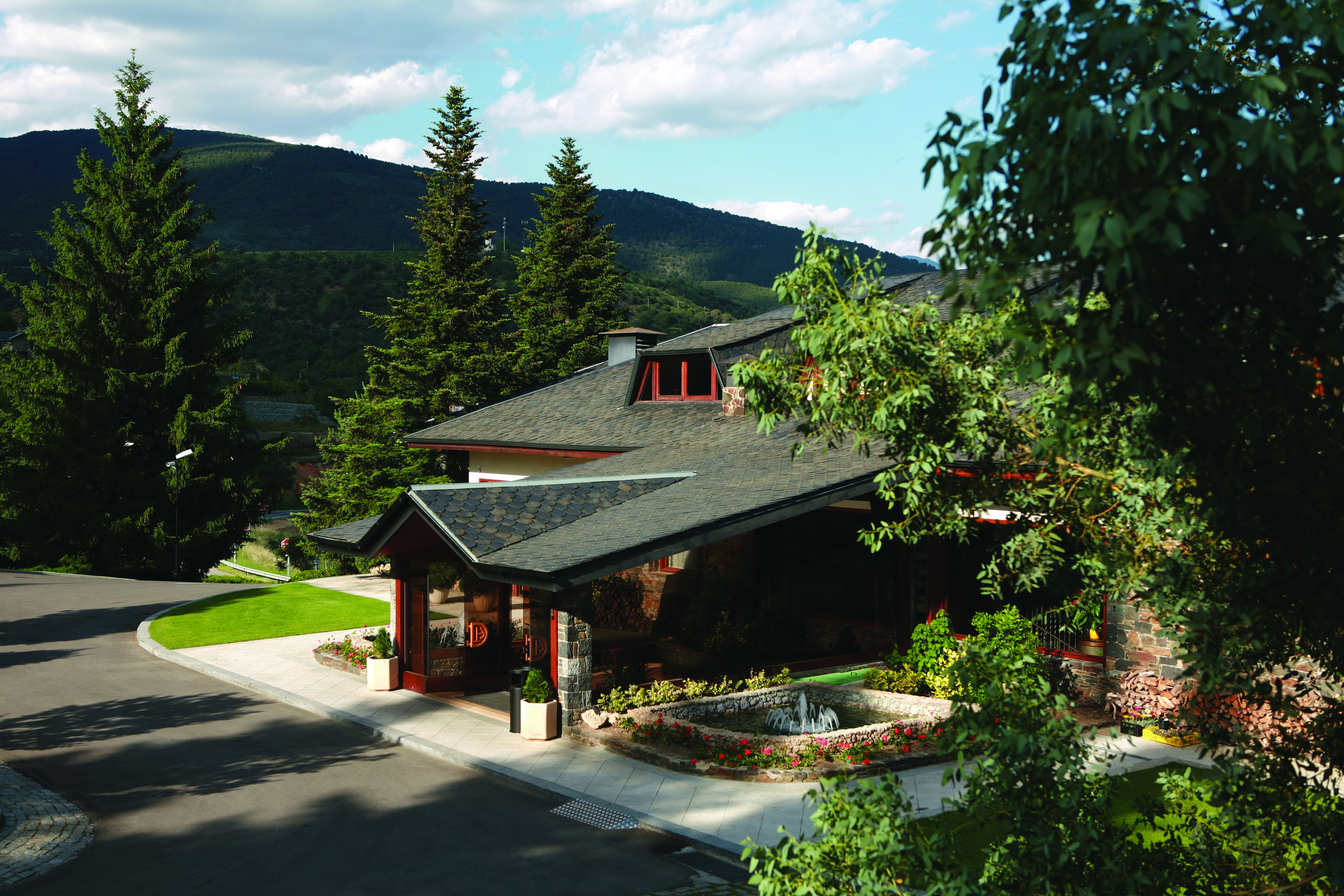 Hotel el Castell de Ciutat Catalonia entrance hotel building driveway trees mountain