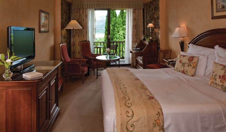 Hotel el Castell de Ciutat Catalonia superior bedroom bed sitting area balcony