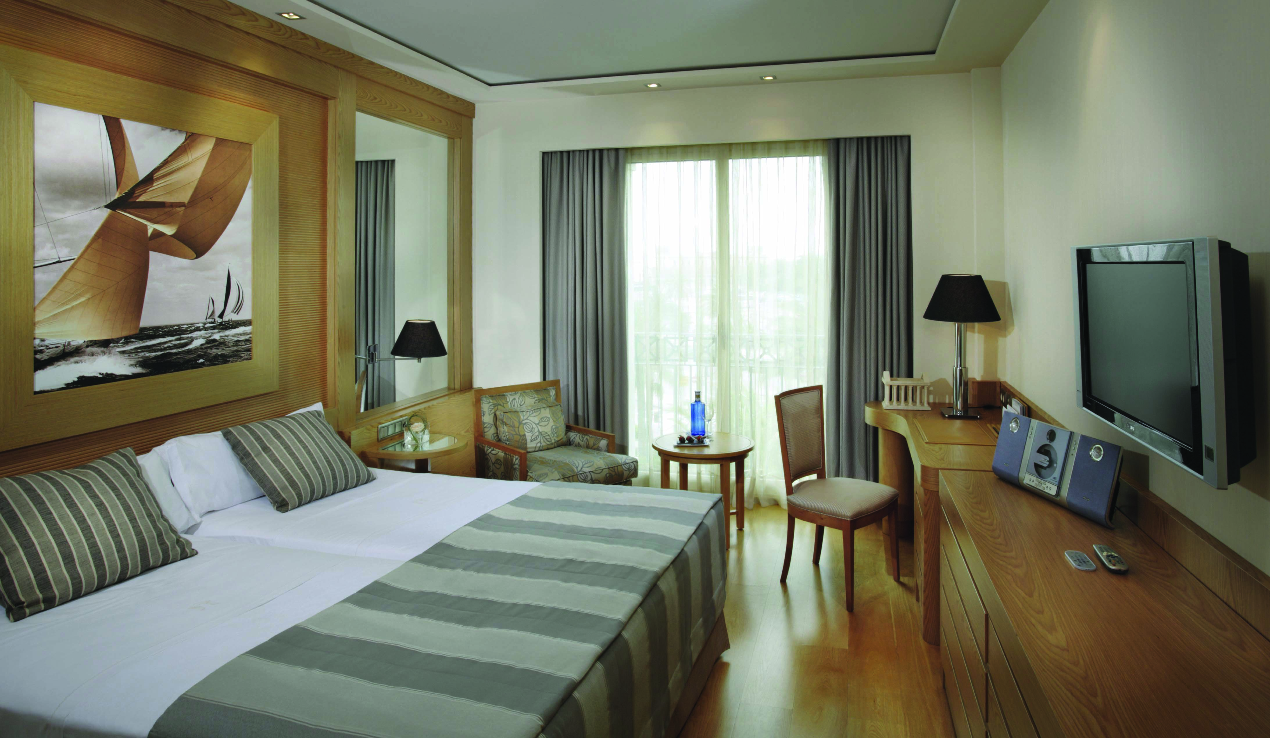 Las Arenas Balneario Valencia classic room bed armchair modern décor