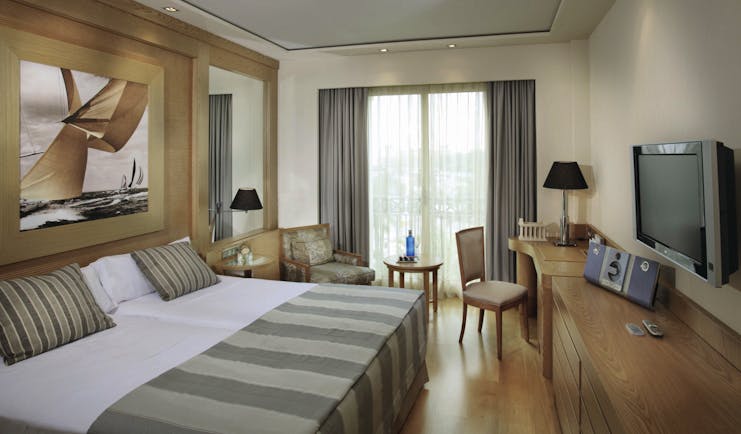 Las Arenas Balneario Valencia classic room bed armchair modern décor