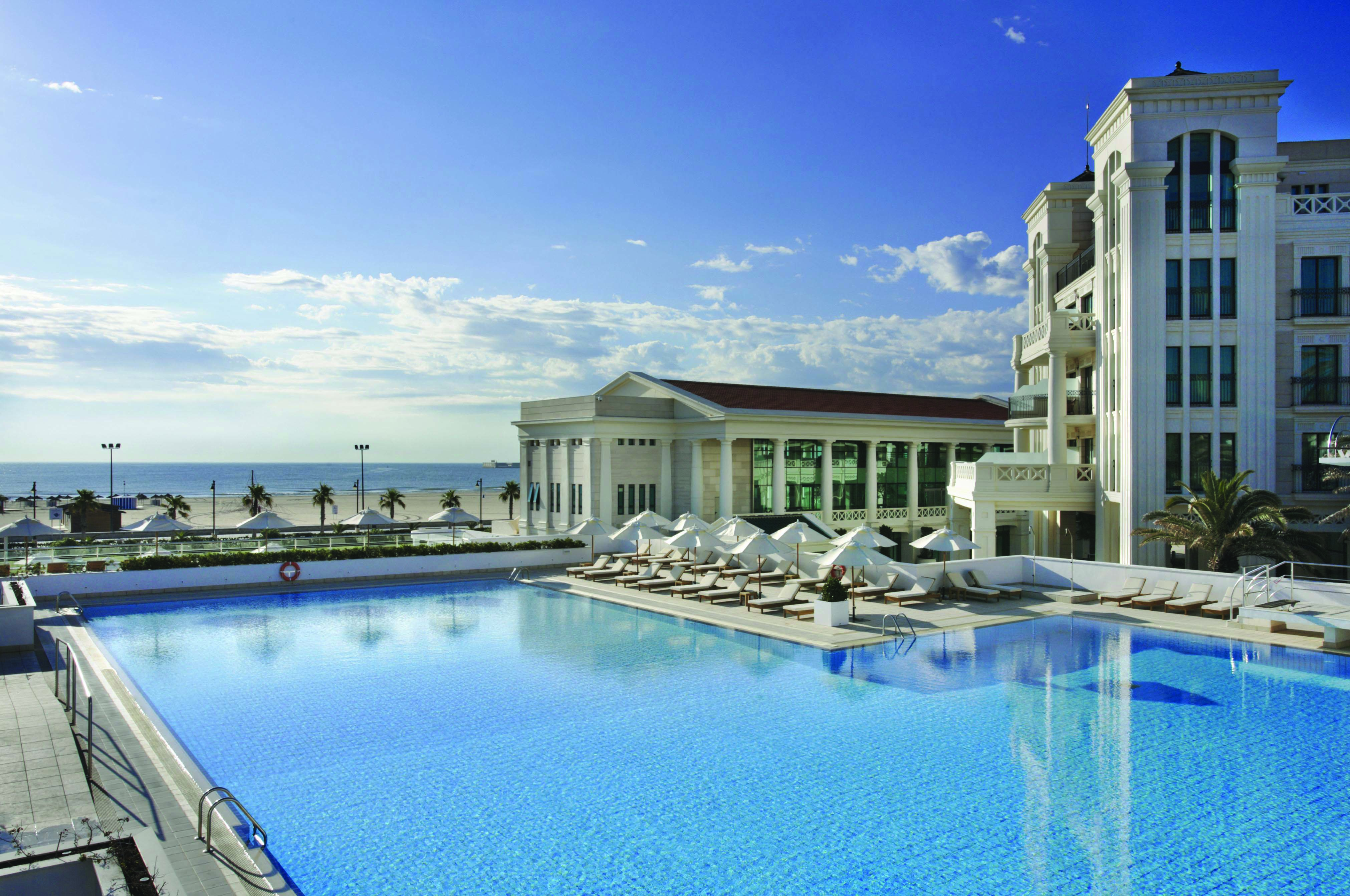 Las Arenas Balneario Valencia pool sun loungers umbrellas beach in background