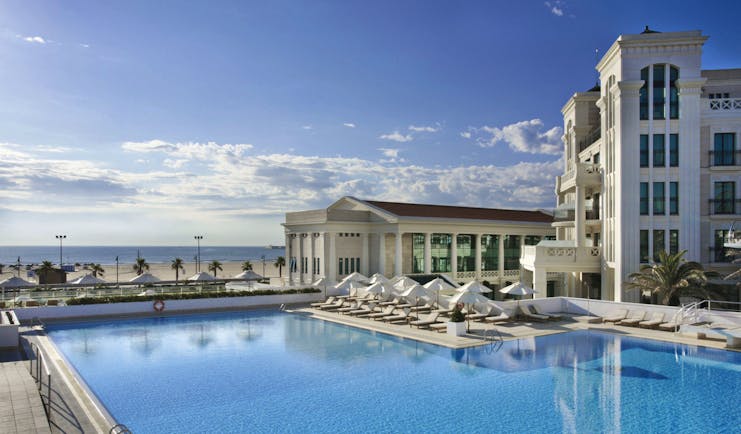 Las Arenas Balneario Valencia pool sun loungers umbrellas beach in background