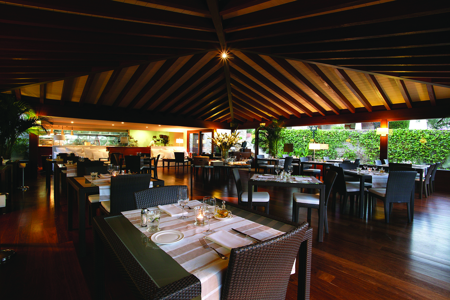 Mas de Torrent Catalonia restaurant indoor dining area modern décor