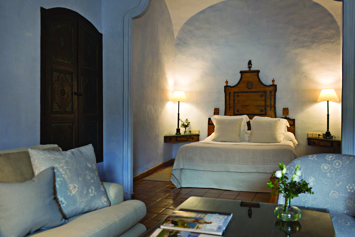 Mas de Torrent Catalonia suite masia wooden bed frame sofas traditional décor