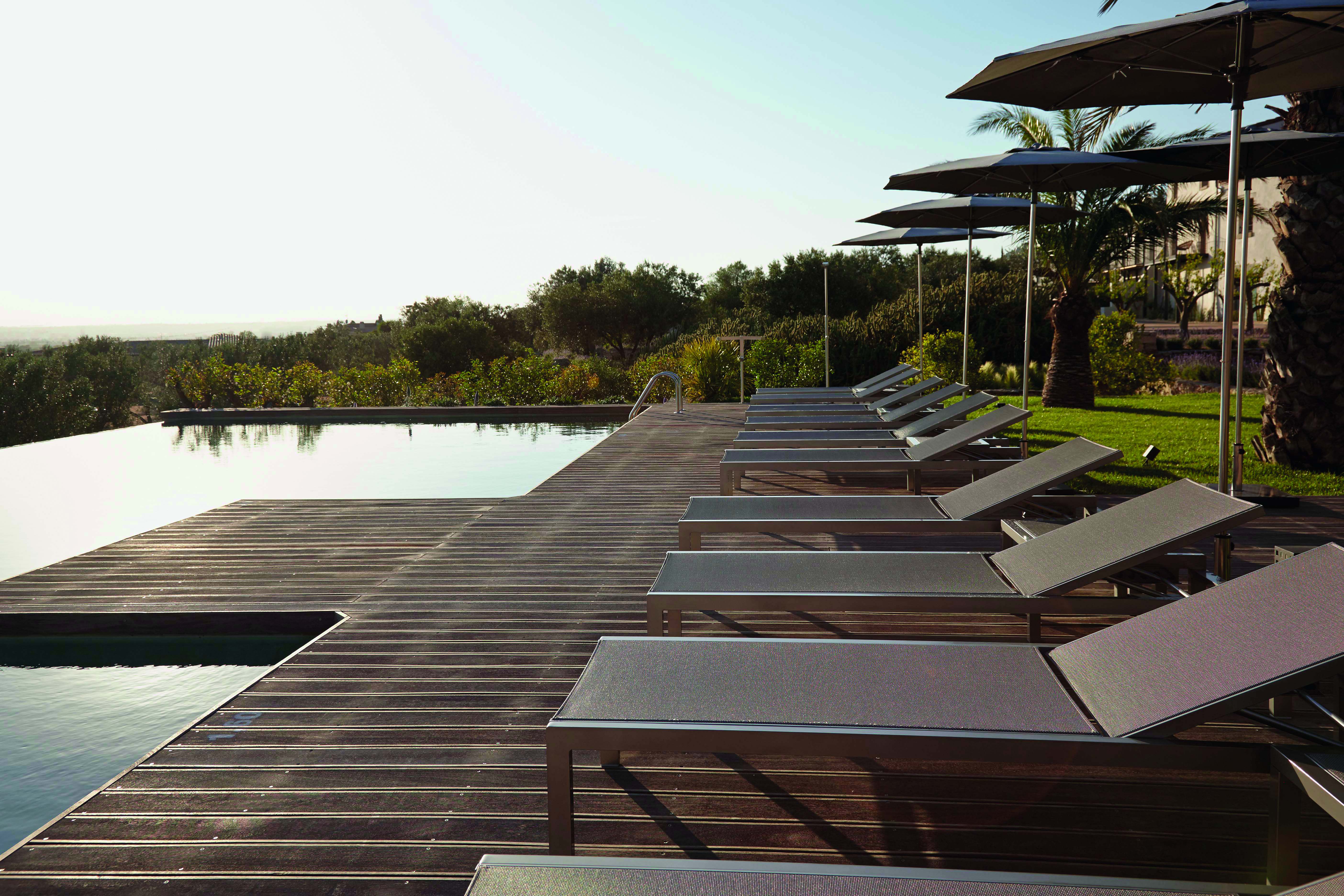 Mas Lazuli Eastern Spain infinity pool sun loungers umbrellas