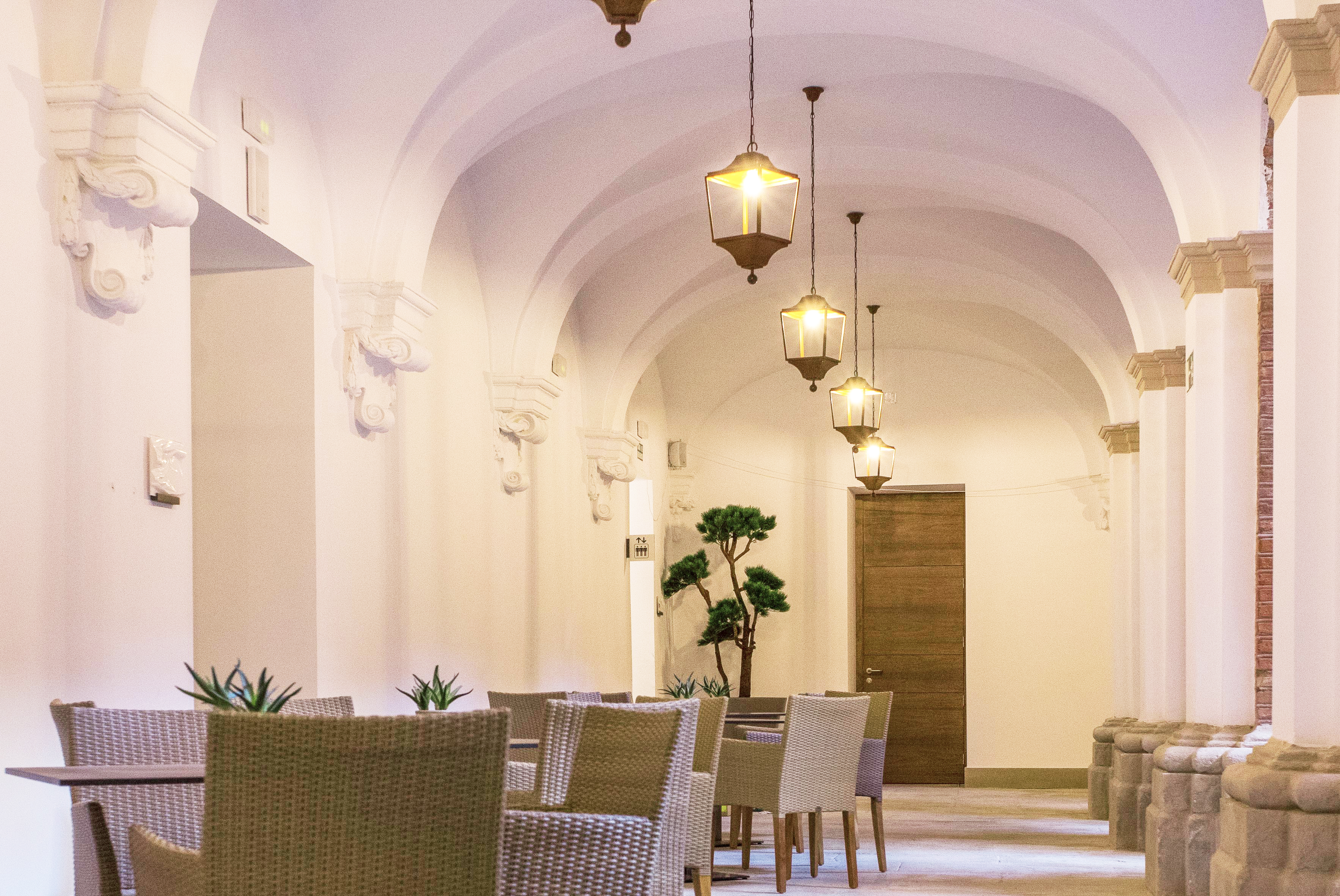 Parador de Lleida dining, tables and chairs, lights, clean and modern decor