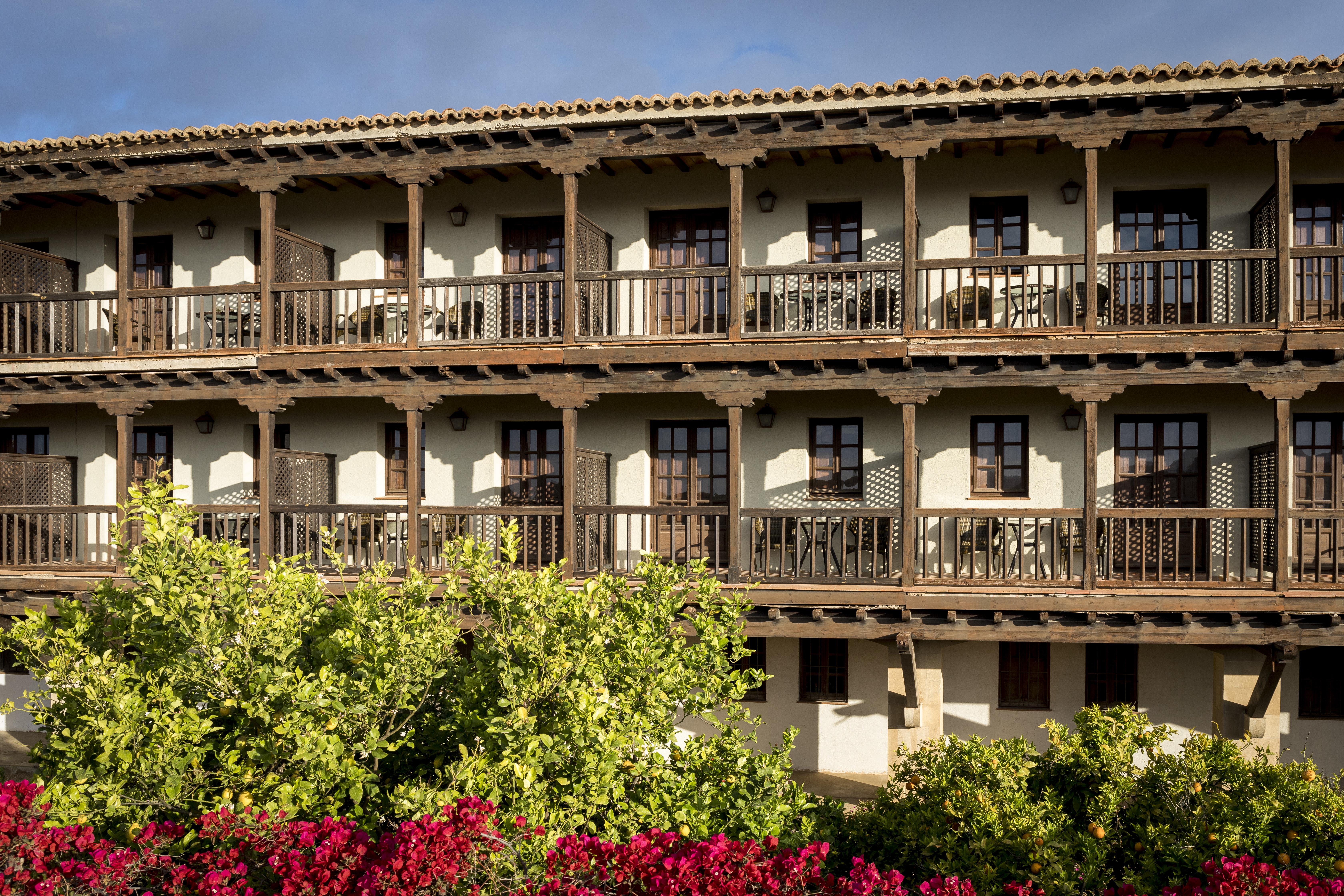 parador de tortosa view onto outside of the building