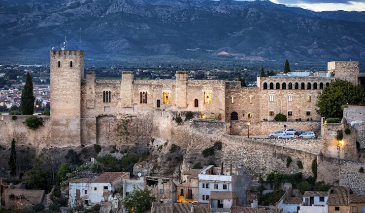 parador de tortosa-view of battlements with hills in the background