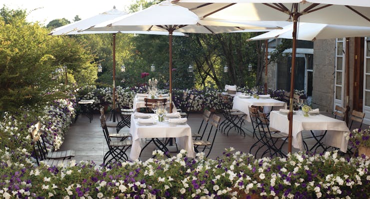 A Quinta Da Auga Galicia restaurant outdoor dining area umbrellas flowers