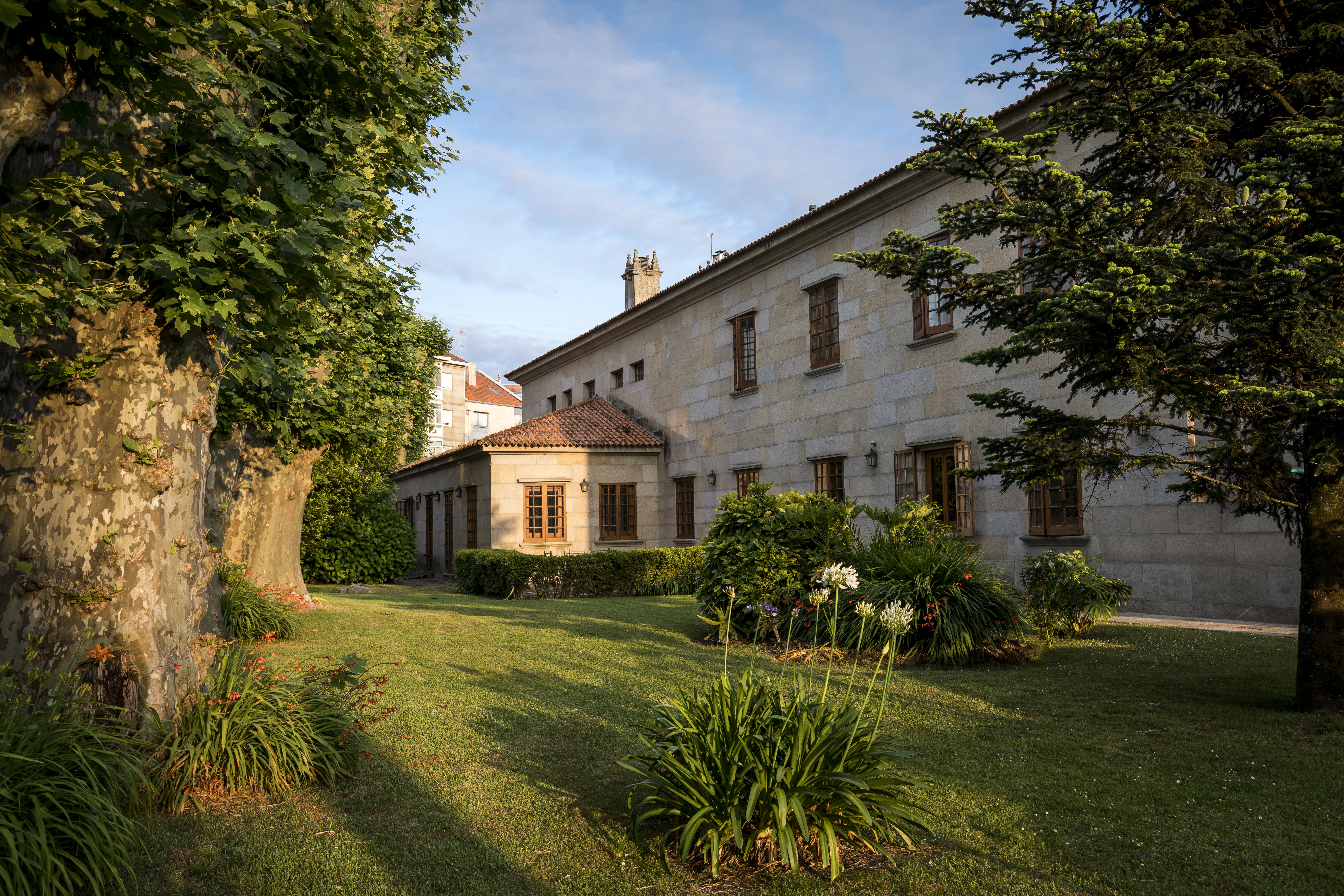 parador de cambados exterior view from the garden onto the hotel with trees