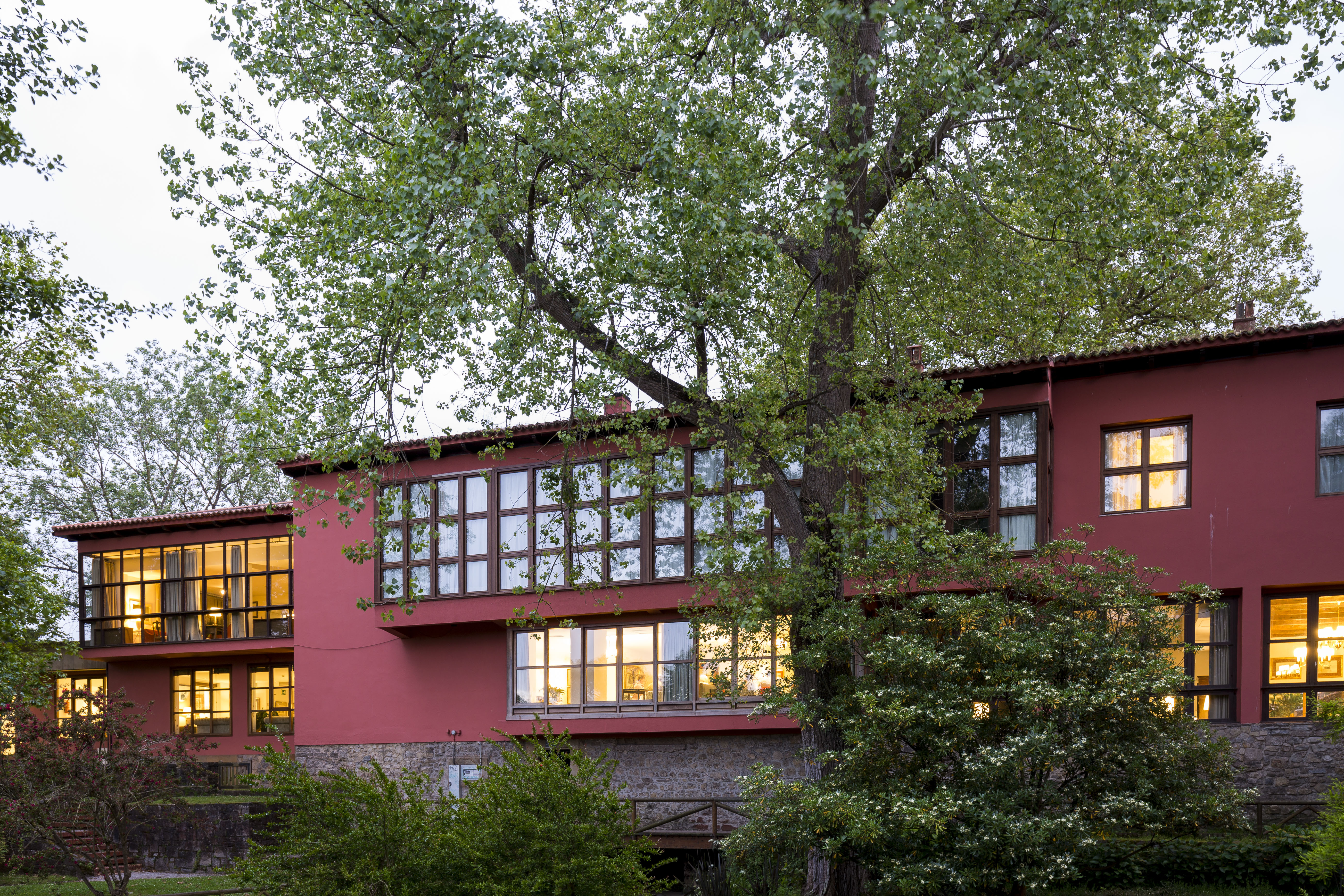Parador de Gijon exterior, hotel building. trees