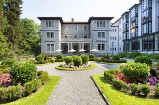 parador de limpias exterior, hotel building, gardens with lawns and shrubs, traditional architecture