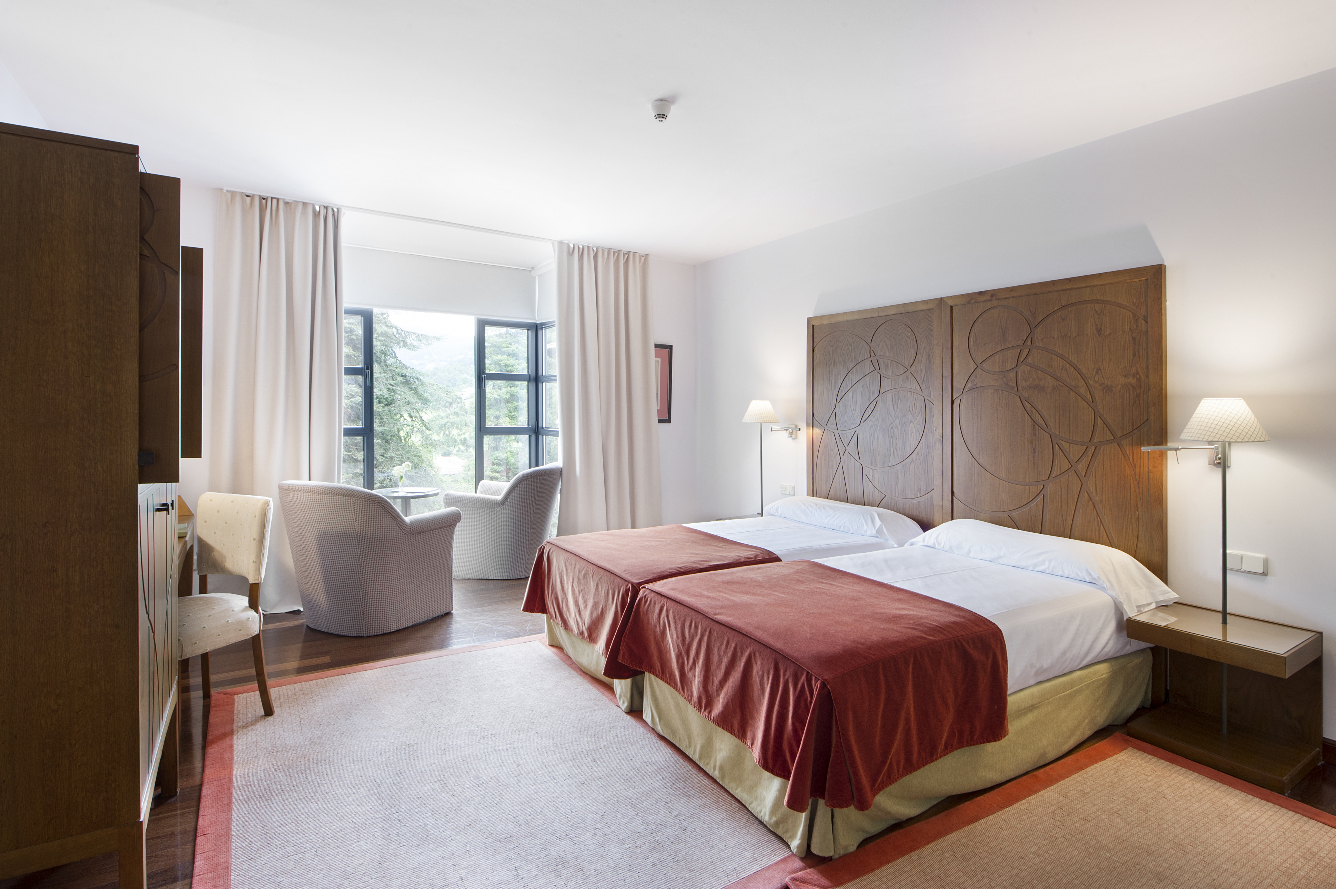 parador de limpias standard room, twin beds, modern decor