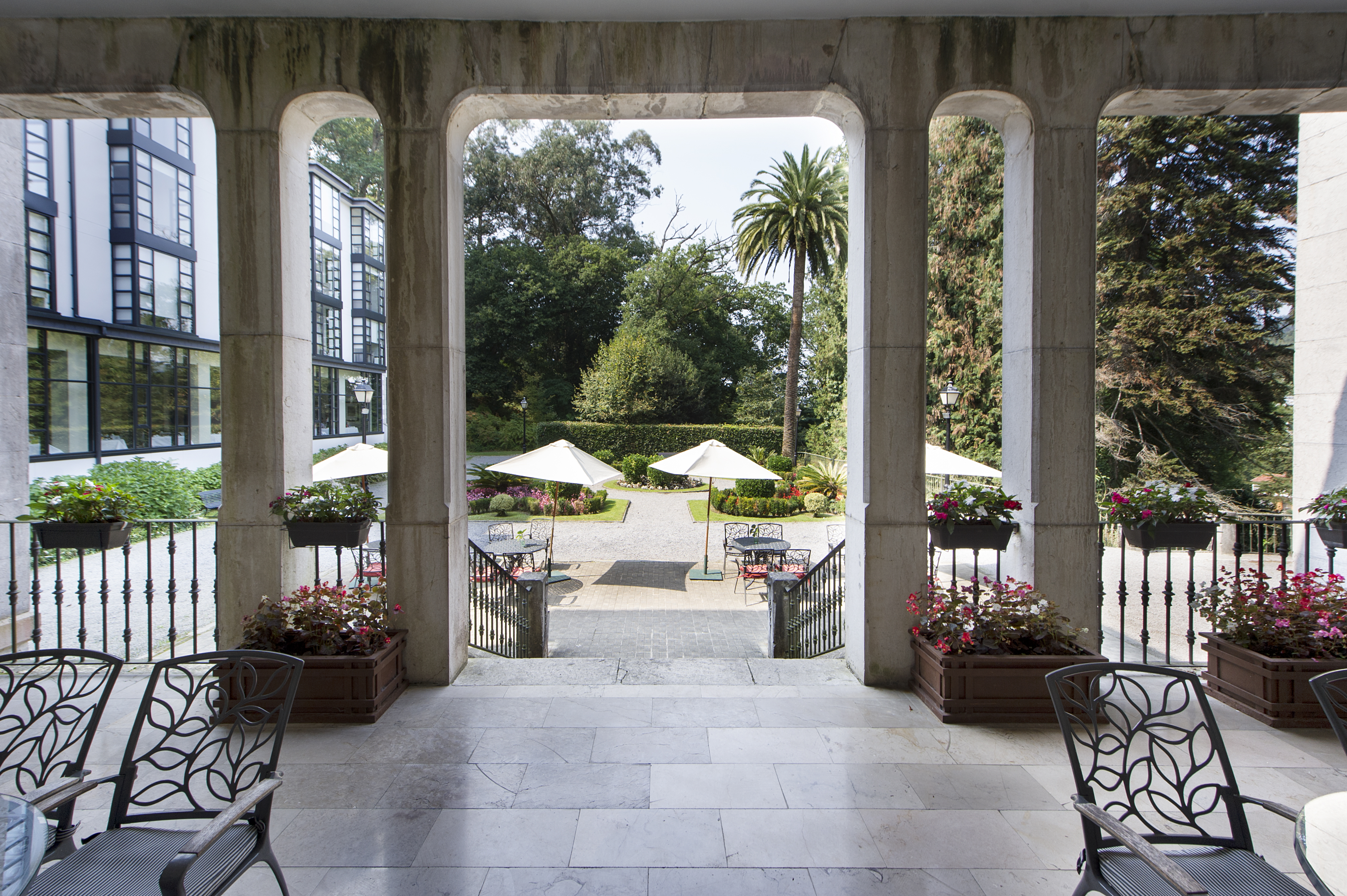 parador de limpias terrace, outdoor chairs, views over garden