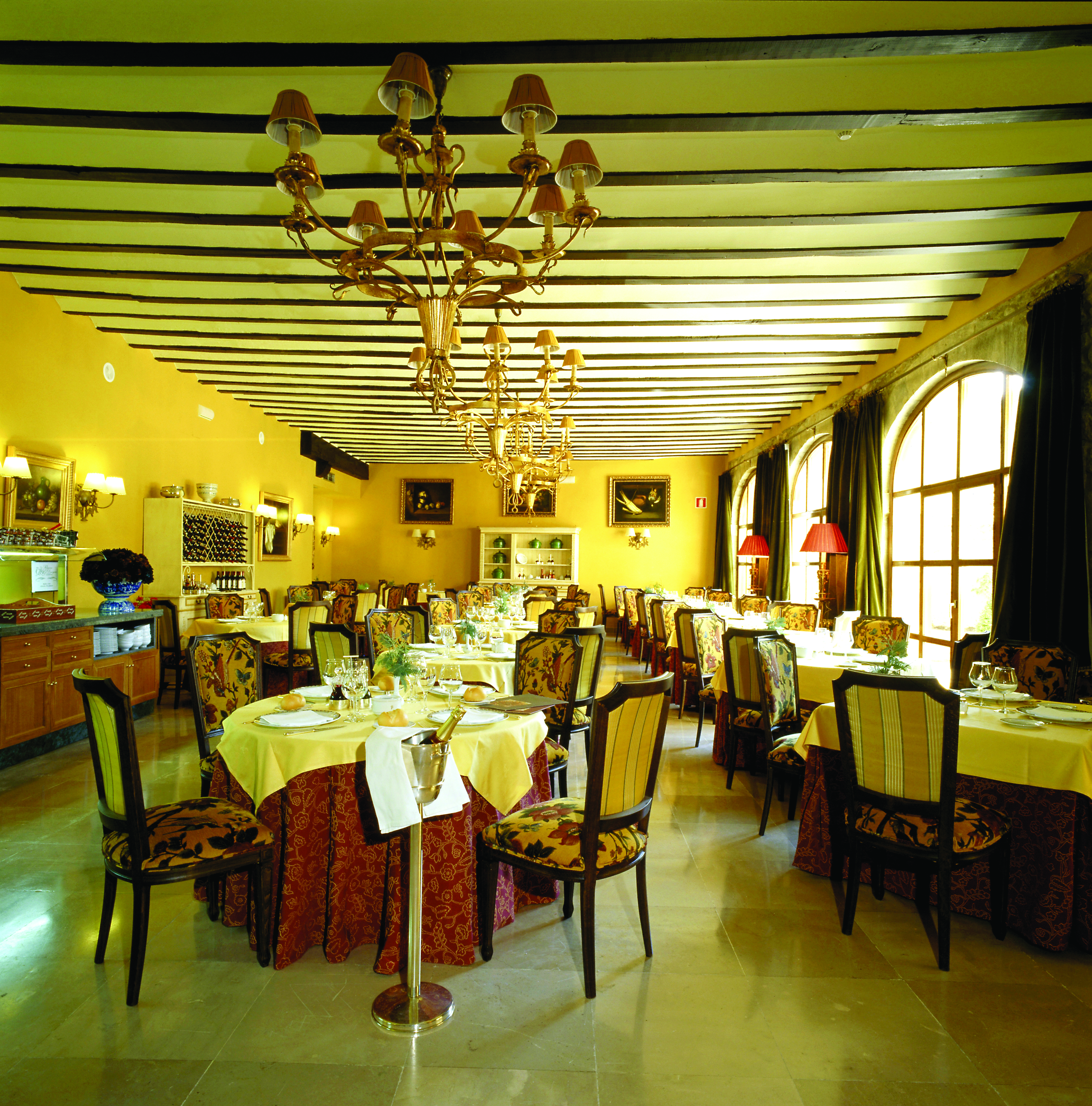 Parador de Santillana Gil Blas Green Spain restaurant traditional décor