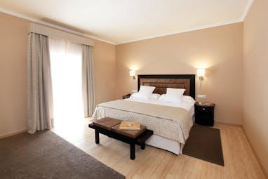 Hospes Palacio de Arenales Heart of Spain dreamers guest room bed modern décor