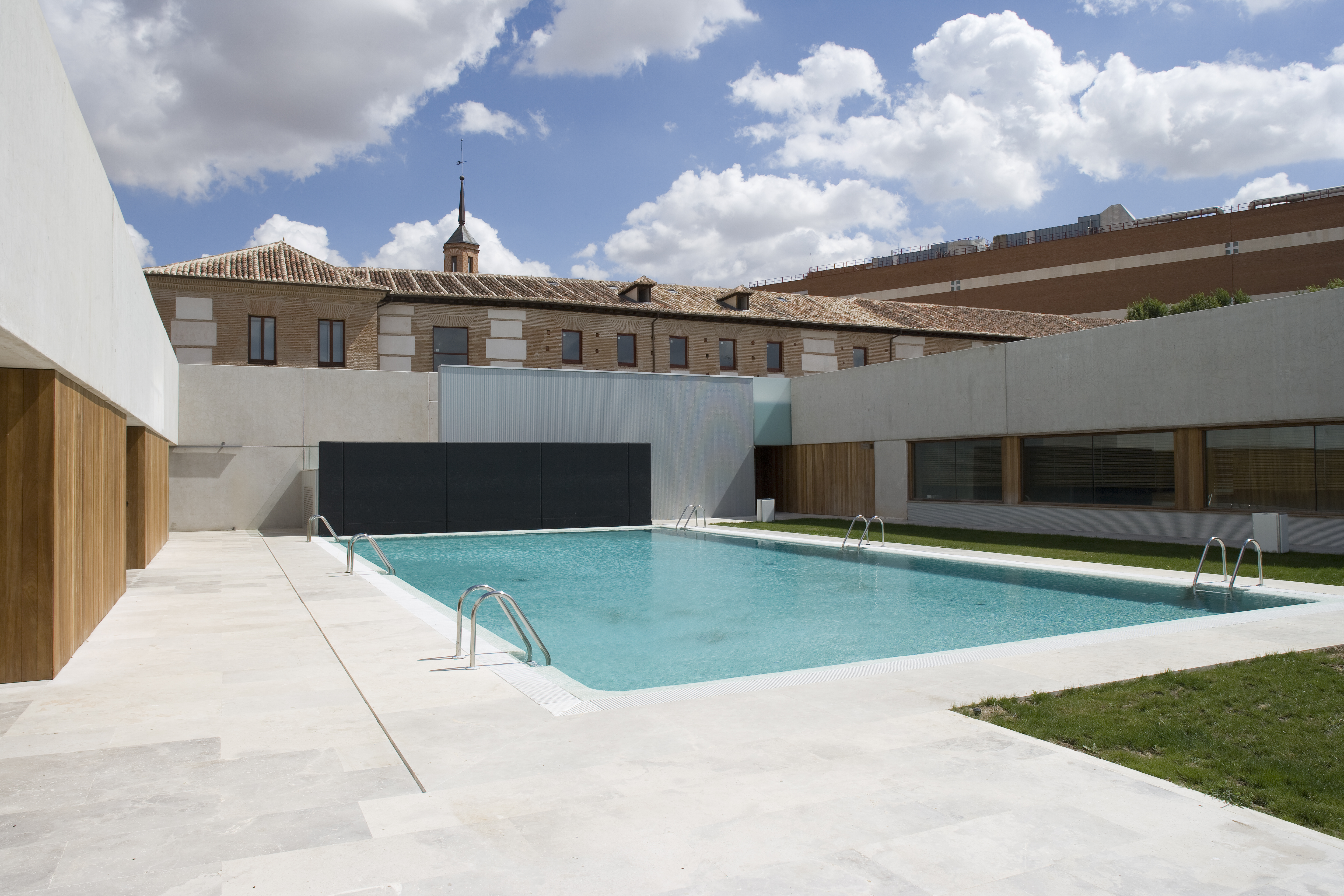 Parador de Alcala de Henares pool, modern architecture, poolside