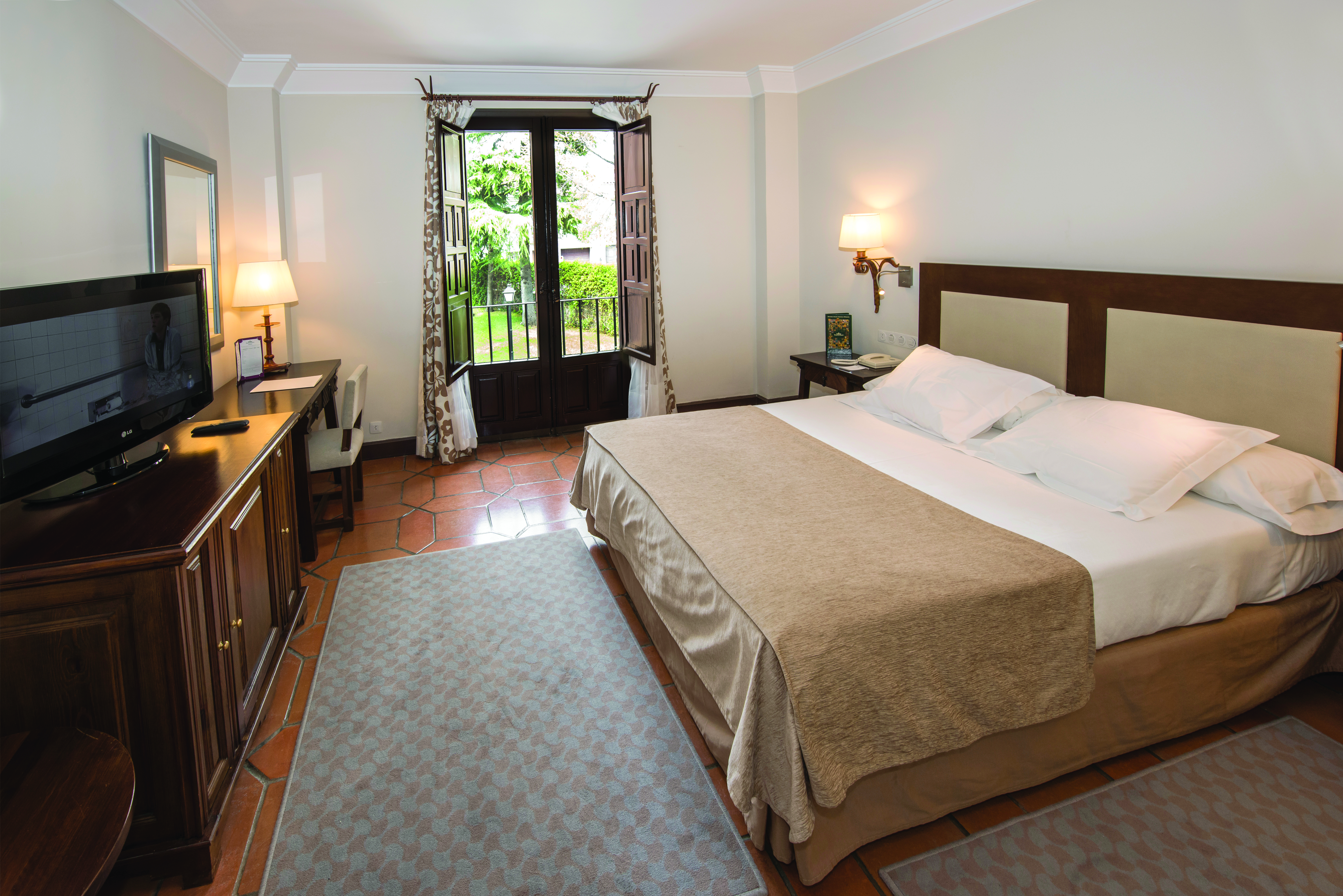 Parador de Avila Heart of Spain standard double room bed desk balcony modern décor