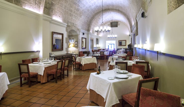 Parador de Lerma restaurant, traditional architecture, tables and chairs