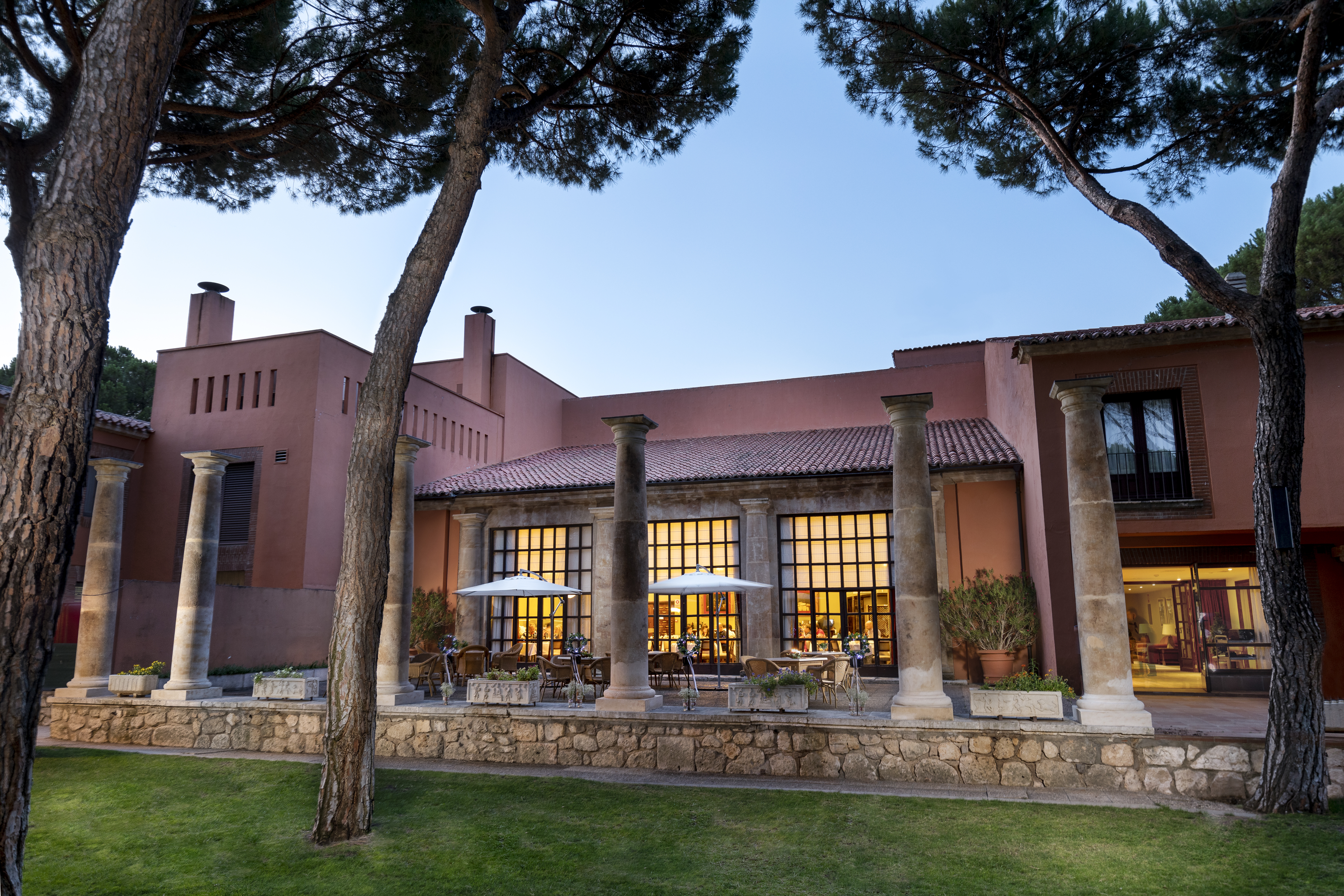 Parador de Tordesillas exterior, hotel building, traditional architecture, terrace, trees, lawn