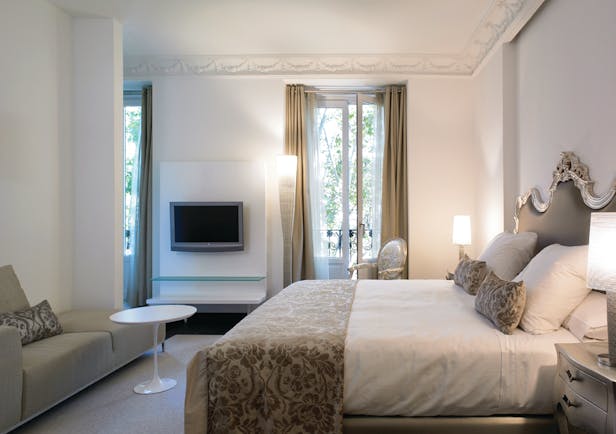 Hospes Madrid deluxe alcala guest room bed sofa balconies contemporary décor