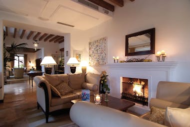 Belmond la Residencia Mallorca lounge area with sofas and fireplace