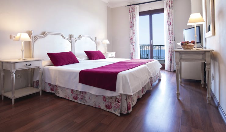 Cala Fornells Mallorca double room bed desk balcony modern décor