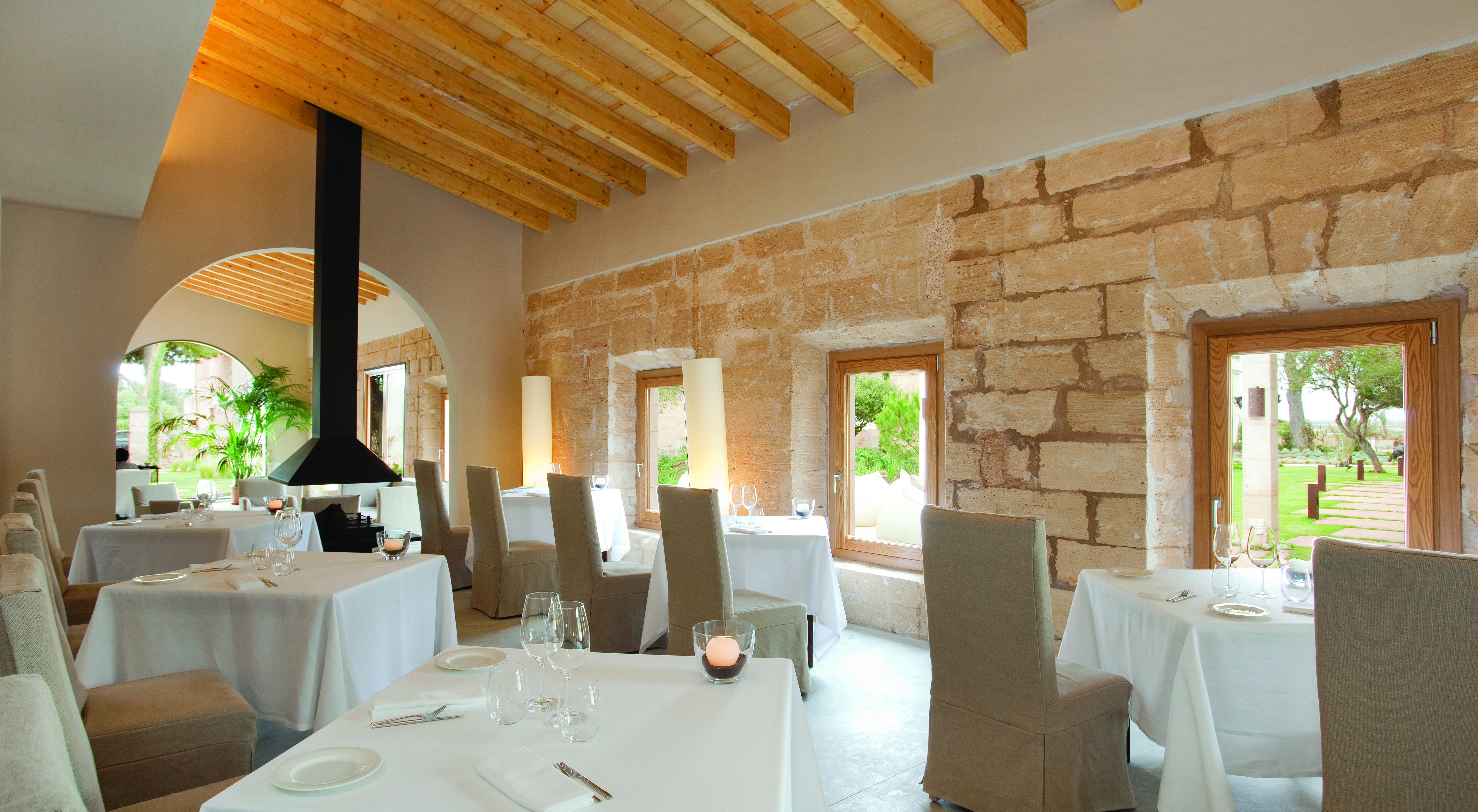 Font Santa Mallorca restaurant indoor dining light modern décor