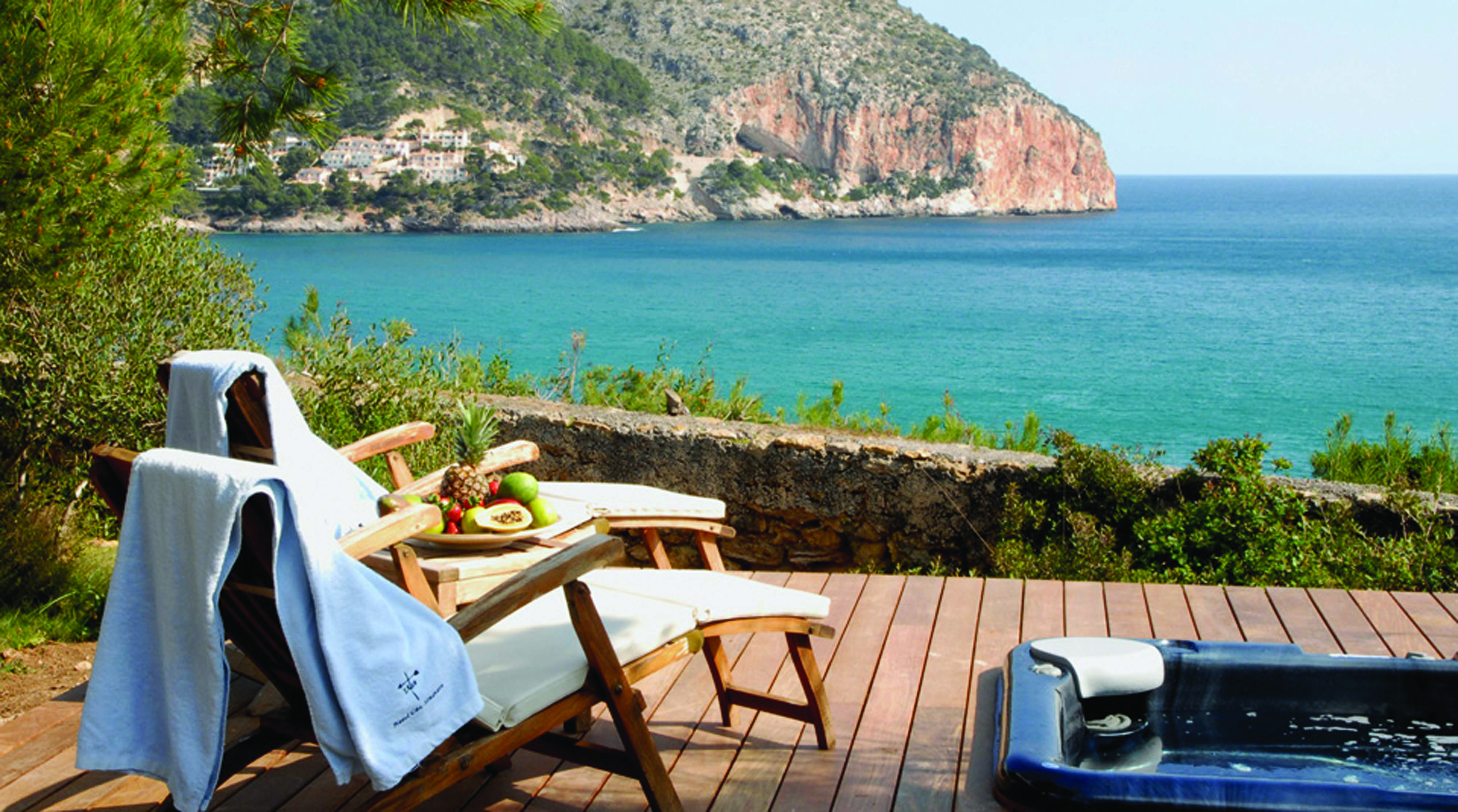 Can Simoneta Mallorca terrace sun loungers jacuzzi views of sea and coastline