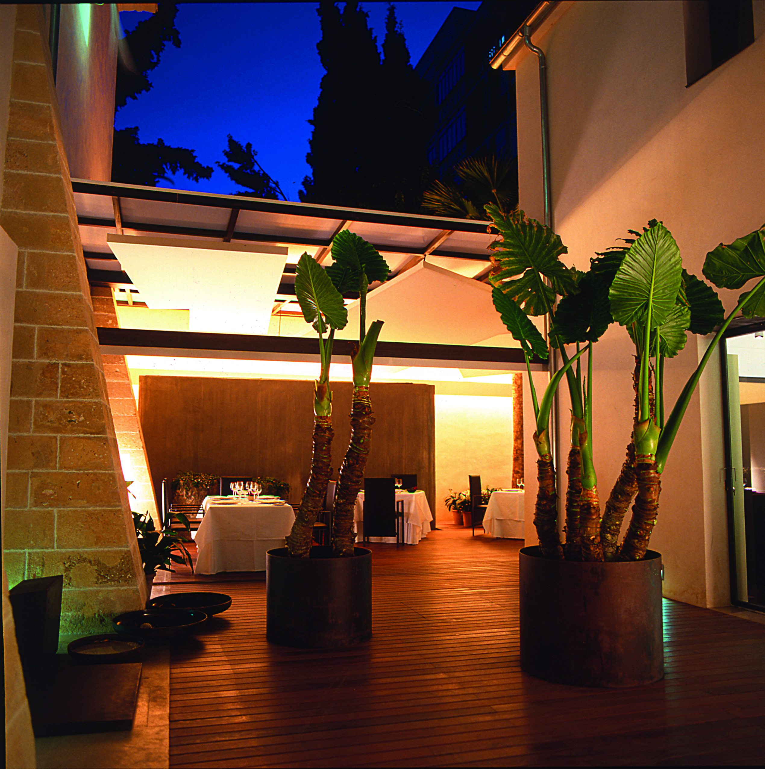 Convent de la Missio Mallorca restaurant indoor dining modern décor large ceiling window
