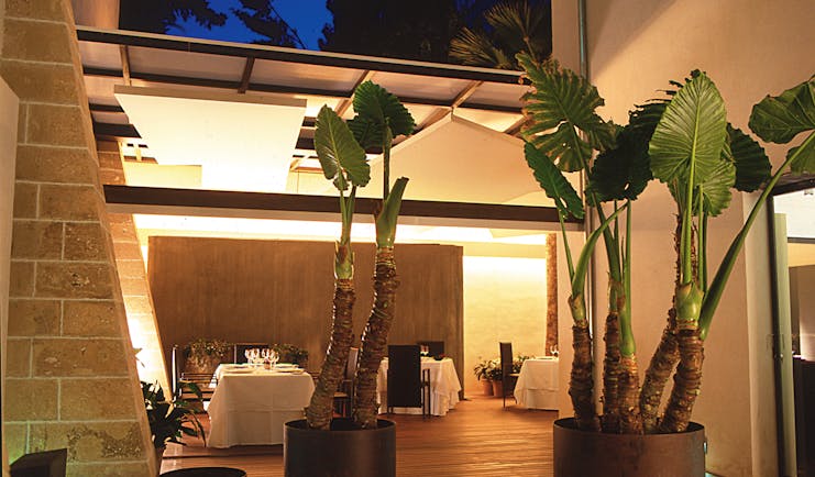 Convent de la Missio Mallorca restaurant indoor dining modern décor large ceiling window