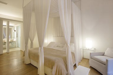 Convent de la Missio Mallorca superior double canopied bed en suite bathroom modern décor