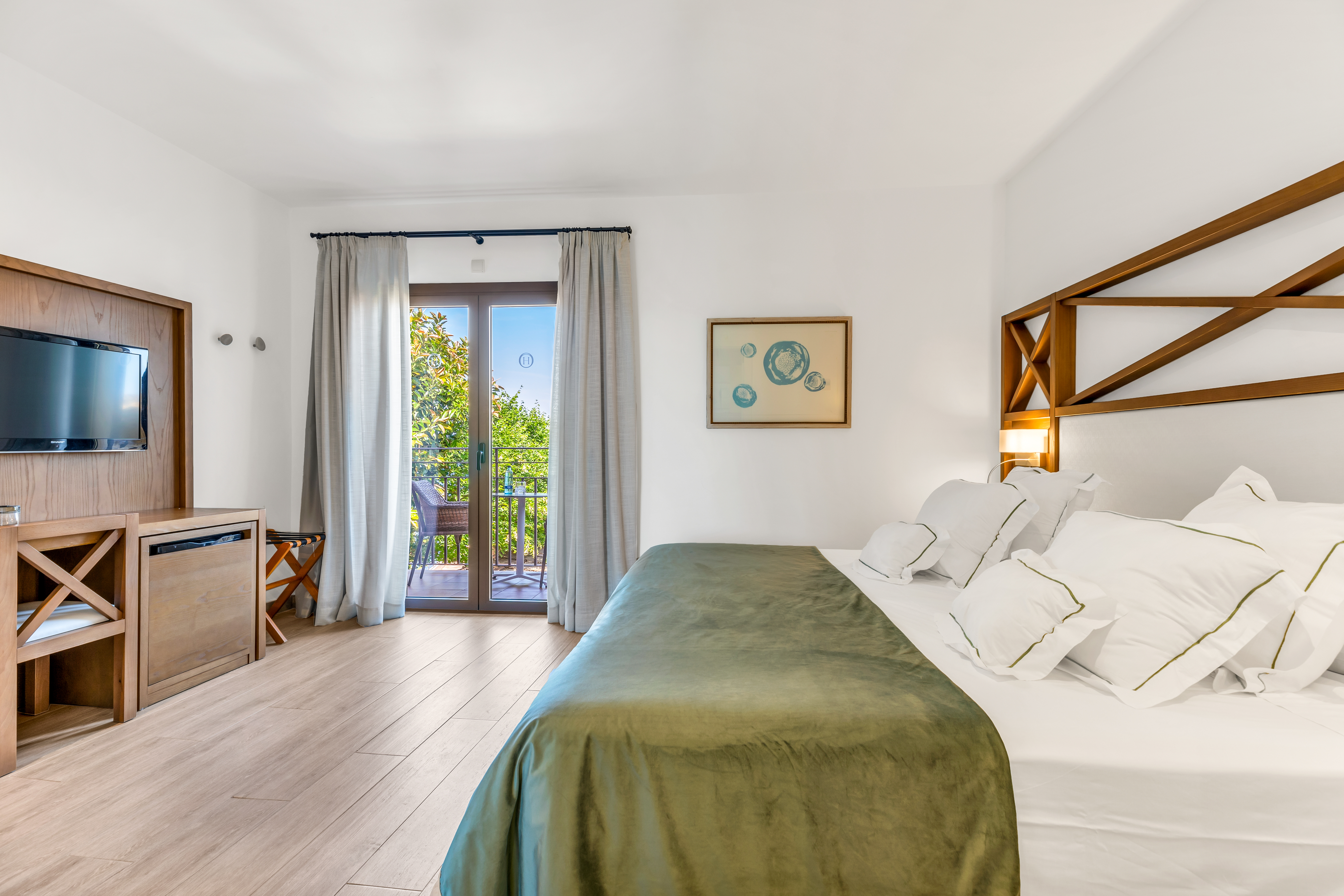 Hotel Hoposa Costa d'Or Standard Room with comfortable double bed, spacious dressing area, and double doors opening up onto a small balcony