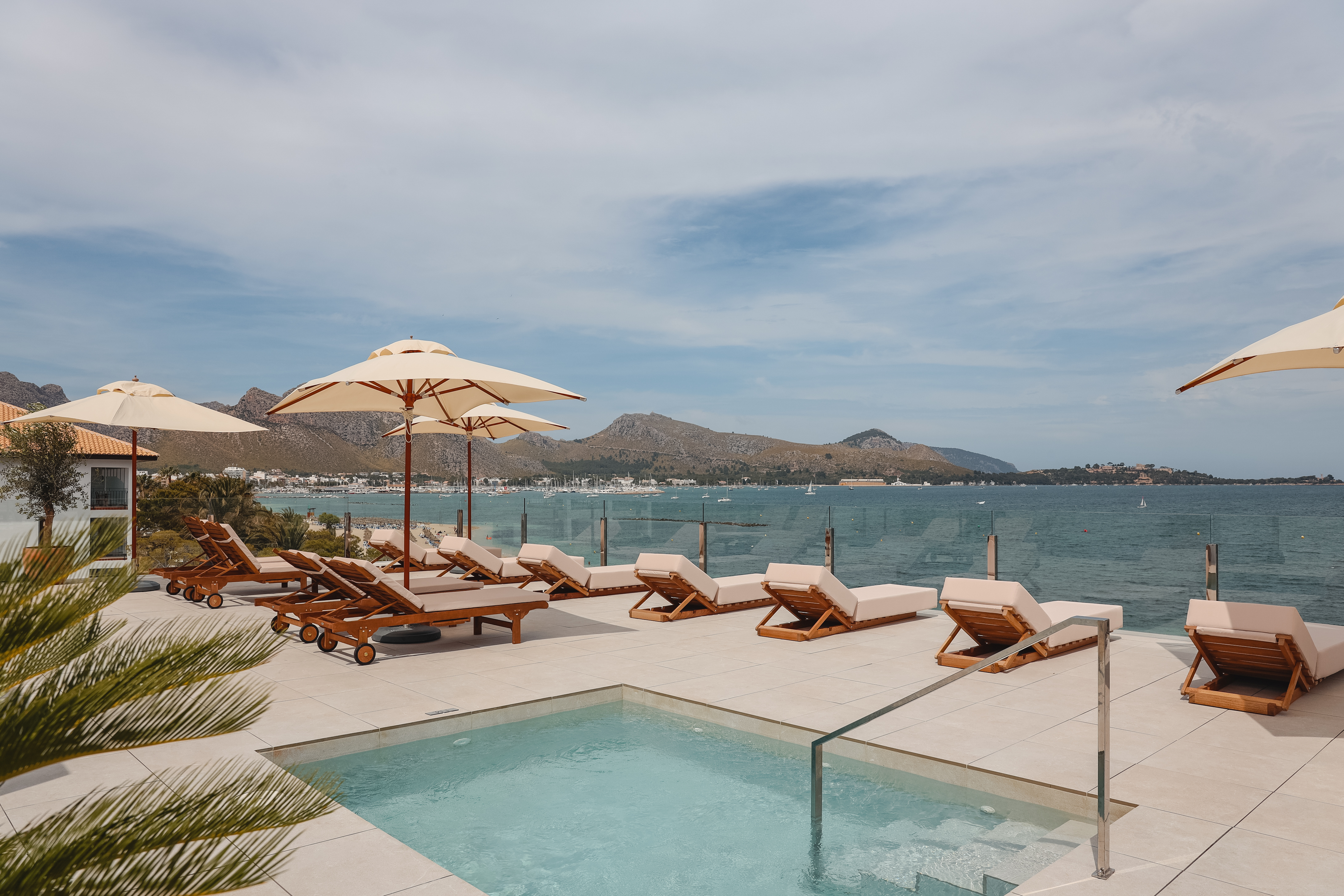 Hotel Hoposa Uyal adults-only rooftop terrace, with plunge pool, and loungers looking out over the bay