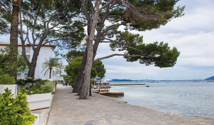 Hotel Illa d'Or Mallorca promenade stone walkway along the seafront