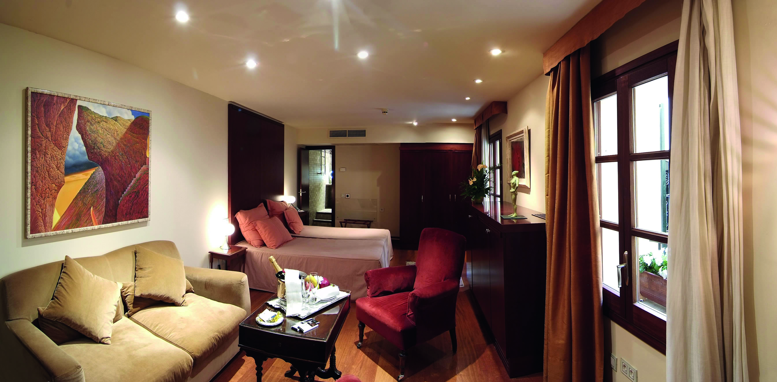 Hotel Palacio Ca Sa Galesa Mallorca junior suite bed sofa armchair traditional décor