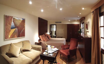 Hotel Palacio Ca Sa Galesa Mallorca junior suite bed sofa armchair traditional décor