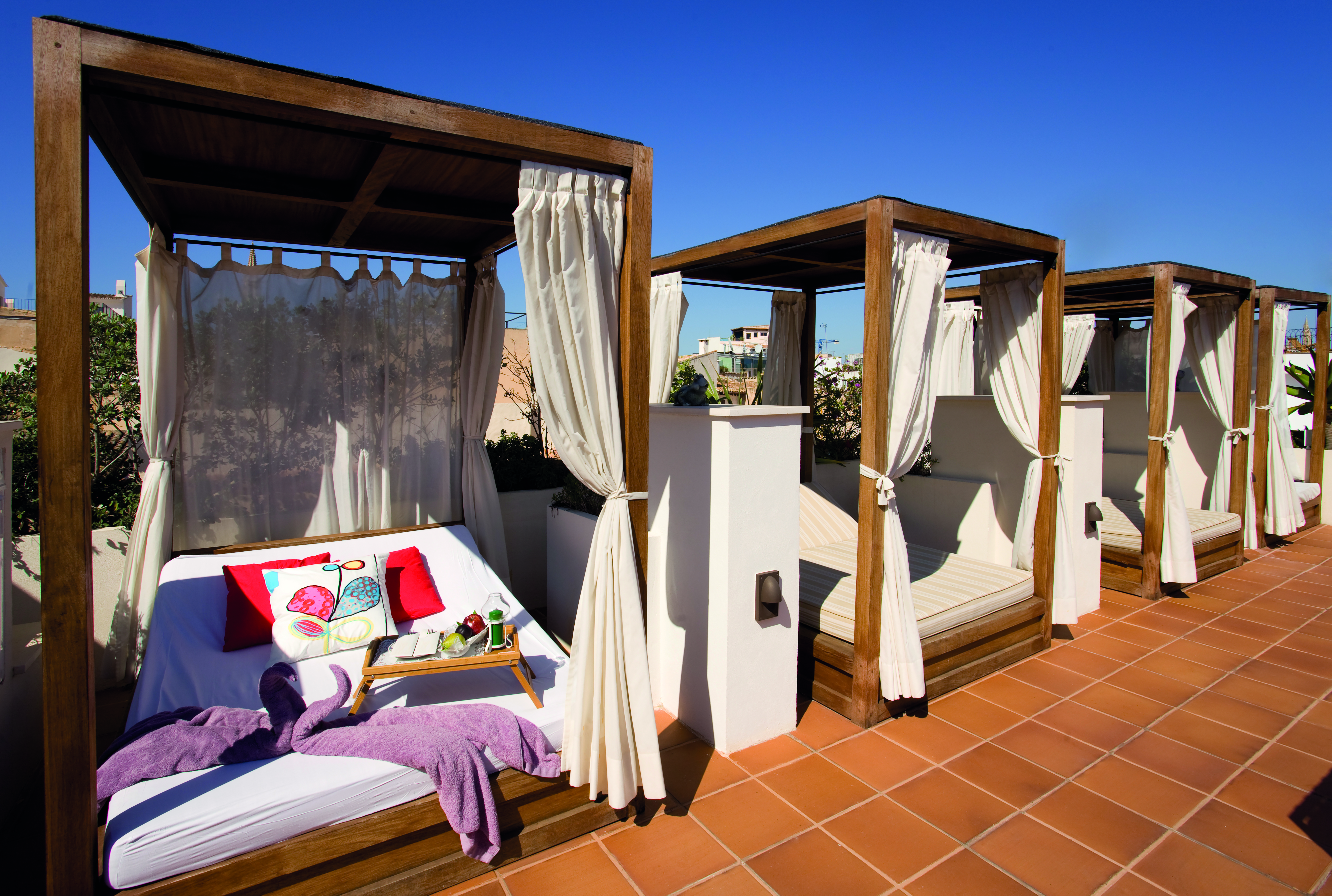 Hotel Palacio Ca Sa Galesa Mallorca sun terrace canopied sun beds